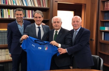 Roberto Mancini Targetkan Dua Trofi Juara untuk Timnas Italia