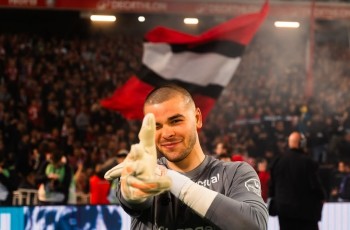 Lucas Chevalier, Kiper Bergaya Playmaker yang Antar PSG Juara Piala Super Eropa